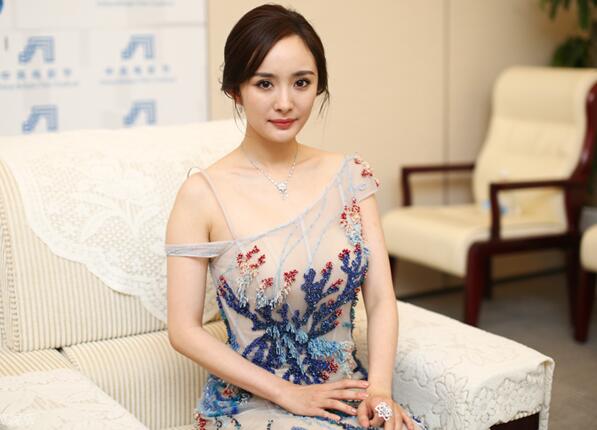 杨幂早期神颜美照颜值与身材双绝未见过的大幂幂！